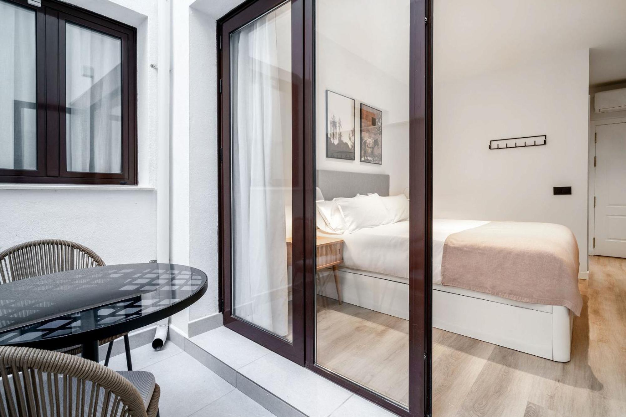 Limehome Malaga Calle Victoria Málaga Exterior foto